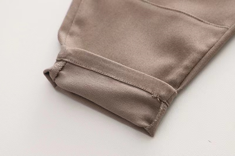 Set copii din 3 piese.Pantaloni cargo, camasa in carouri si vesta cu brosa ursulet. Set copii din 3 piese.Pantaloni cargo, camasa in carouri si vesta cu brosa ursulet.