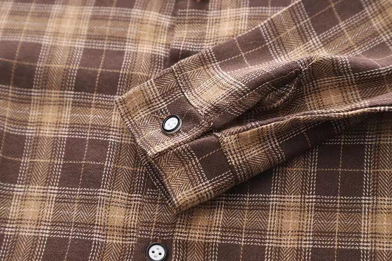 Set copii din 3 piese.Pantaloni cargo, camasa in carouri si vesta cu brosa ursulet. Set copii din 3 piese.Pantaloni cargo, camasa in carouri si vesta cu brosa ursulet.